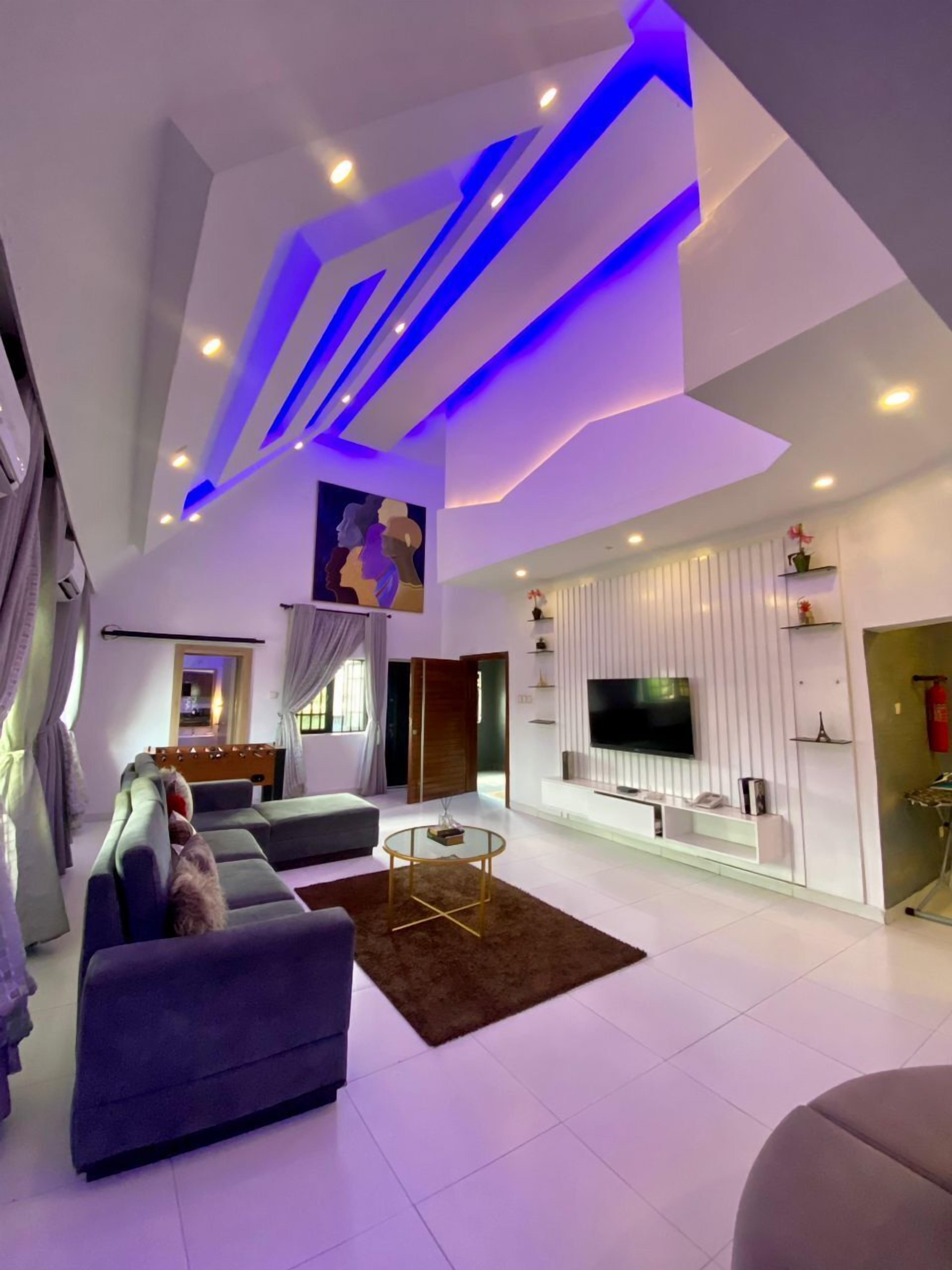 Luksushuoneisto, 3 makuuhuonetta, tupakointi sallittu, kaupunkinäköala | Ylelliset vuodevaatteet, tallelokero huoneessa, työpöytä, äänieristys