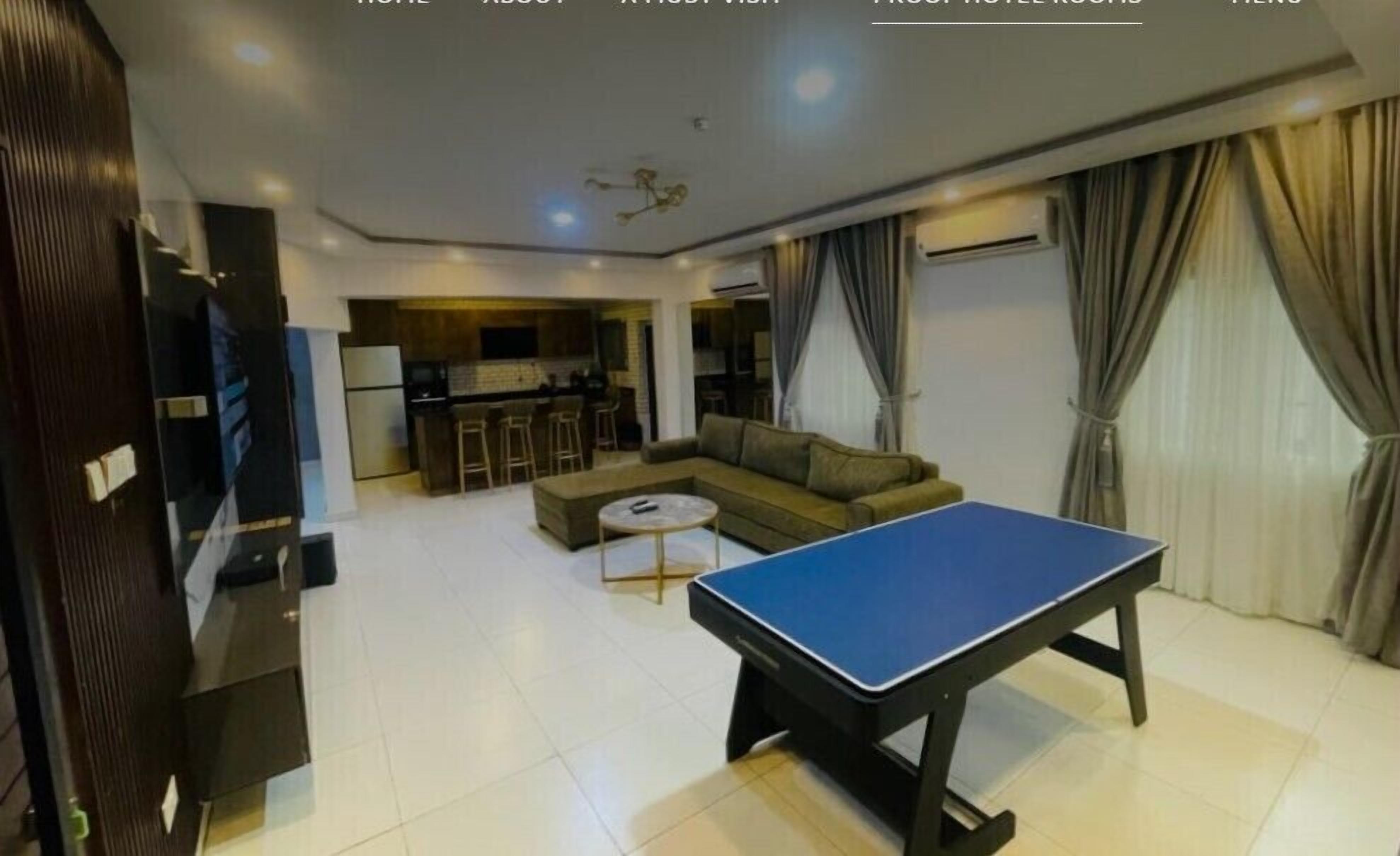 Luxury Apartment | Premium bedding, in-room safe, desk, soundproofing