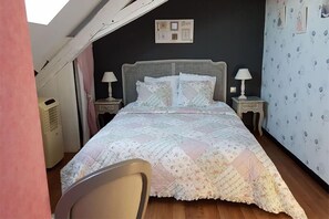Habitación doble | Decoración individual, mobiliario individual, cortinas opacas