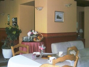Desayuno continental gratuito y diario