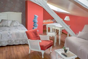 Habitación doble | Decoración individual, mobiliario individual, cortinas opacas