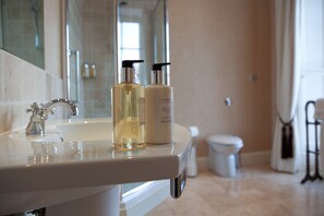 Superior Double Room | Bathroom | Hair dryer, towels - Newforge House (Craigavon)