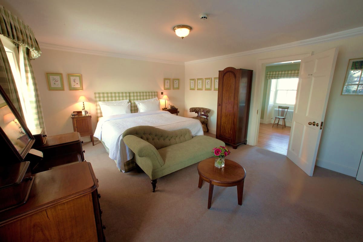 Classic Double or Twin Room | Iron/ironing board, free WiFi