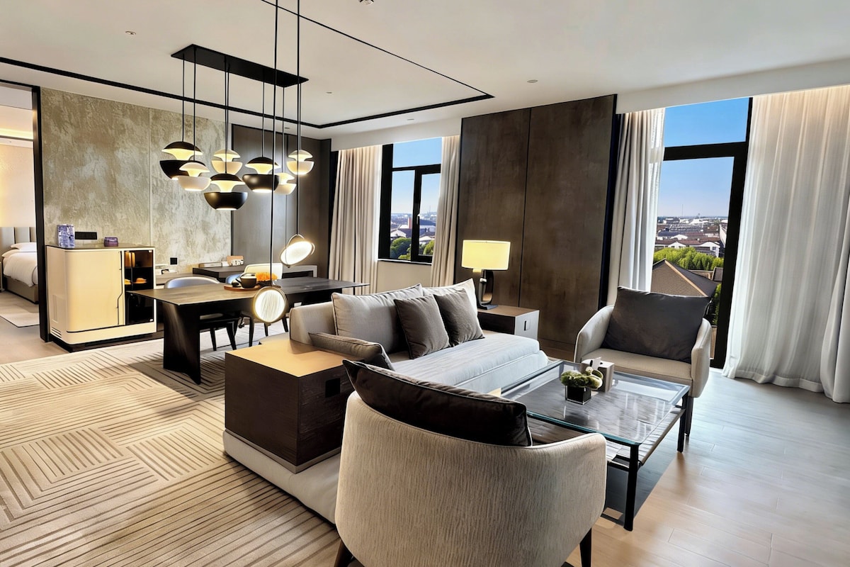 Suite, 1 kamar tidur (Dining Area) | Seprai premium, selimut bulu angsa, minibar, dan brankas