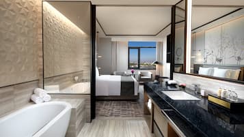 ห้องสวีท, 1 ห้องนอน | 1 ห้องนอน, เครื่องนอนระดับพรีเมียม, ผ้านวมขนเป็ด, มินิบาร์