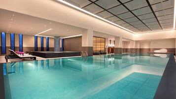 สระว่ายน้ำ