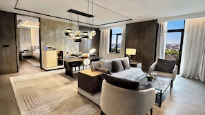 Premium bedding, down comforters, minibar, in-room safe - Crowne Plaza Wuzhen by IHG (Jiaxing)