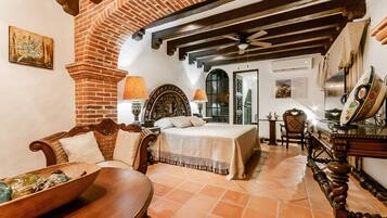 Caja de seguridad en la habitación y decoración personalizada