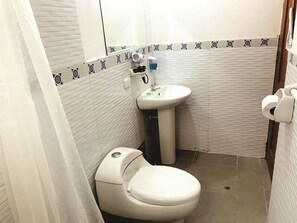 Shower - INKA KHAWARINA TAMBO (Cusco)