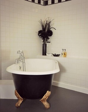 Double Room (Four Poster Bed) | Bathroom