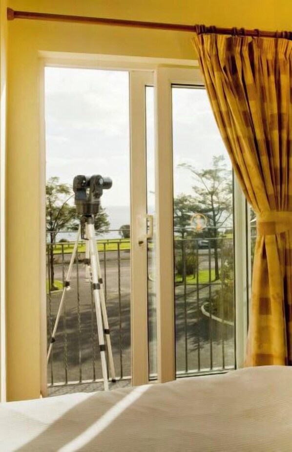 Enjoy stargazing from the balcony with a telescope and take in the serene views of the surrounding area.