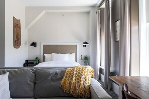 Desk, free WiFi, bed sheets, wheelchair access - Hancock House (Louisville)