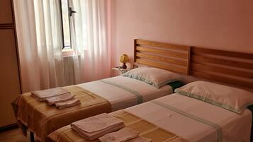 2 chambres, fer et planche Ă  repasser, draps fournis