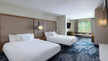 Suite, Mehrere Betten | Schreibtisch, laptopgeeigneter Arbeitsplatz, Bügeleisen/Bügelbrett