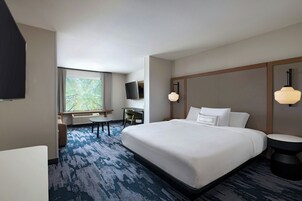 Suite, 1 King Bed with Sofa bed | Desk, laptop workspace, iron/ironing board, free WiFi