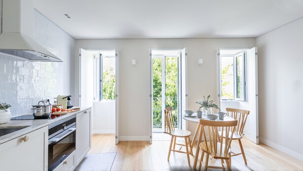 Design-huoneisto, 1 makuuhuone, parveke, kaupunkinäköala (2) | Oleskelualue | 32–tuumainen taulutelevisio, jossa kaapelikanavat