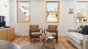 Apartment, 2 Schlafzimmer (3) | Wohnbereich | Flachbildfernseher