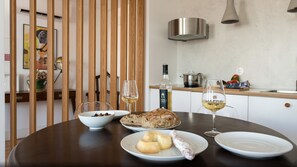 Apartment, 2 Bedrooms (3) | In-room dining