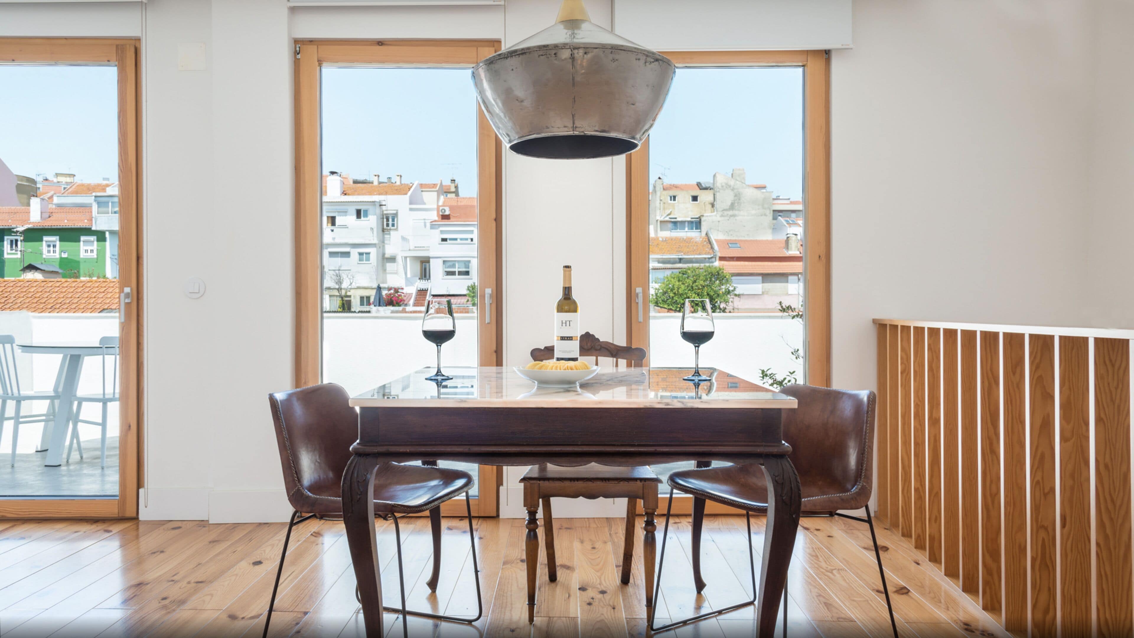 Studio, Flussblick (4) | Wohnbereich | Flachbildfernseher