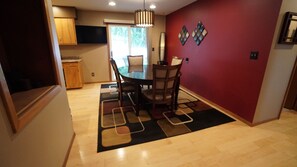Dining - 5 Bedrooms and a Great Location (Sioux Falls)
