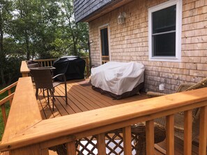 Outdoor dining - Piper House in Quaint Fishing Village - Pet Friendly (Addison)