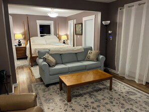 3 bedrooms, iron/ironing board, WiFi, bed sheets - Piper House in Quaint Fishing Village - Pet Friendly (Addison)