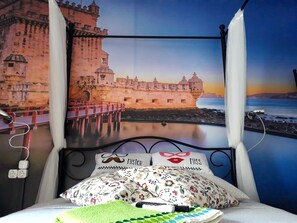 Deluxe Double Room, Shared Bathroom | Minibar, individually decorated, iron/ironing board, free WiFi - Hostel Charme da Graça (Lisbon)