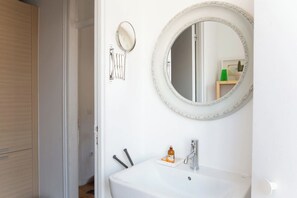 Appartamento familiare | Bagno | Doccia, asciugacapelli, asciugamani