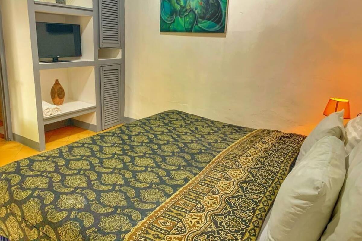 Chambre supérieure | Coffre-fort, accès au Wi-Fi (inclus), literie fournie
