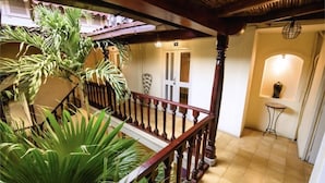 Interior - El Club Hotel (Granada)