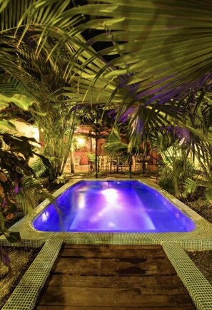 Outdoor pool - El Club Hotel (Granada)