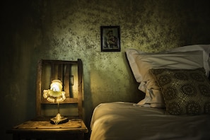 Double Room, Bathtub | 1 bedroom, minibar, in-room safe, individually decorated