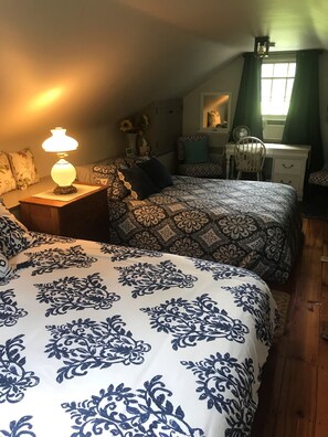 2 bedrooms, in-room safe, desk, iron/ironing board