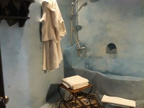 Junior Suite (Jacaranda) | Bathroom shower - Riad Aloès (Marrakech)