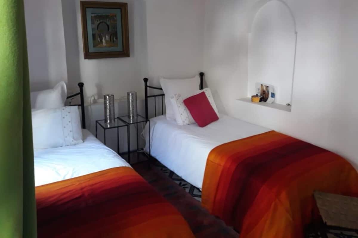 Room (Jasmin) | Iron/ironing board (on request), WiFi (free), bed sheets