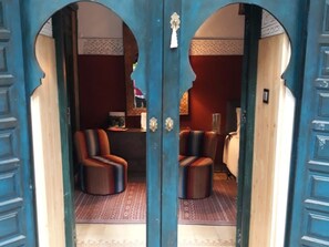 Room (Olivier) | Iron/ironing board, free WiFi, bed sheets, wheelchair access - Riad Aloès (Marrakech)