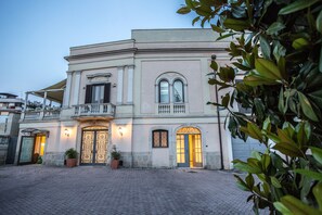 ด้านหน้าที่พัก