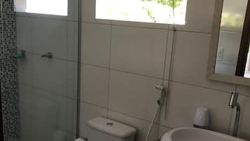 Ducha, toallas y papel higiénico