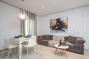 Grand Apartment | Living room