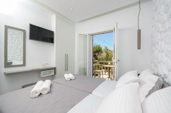 Superior Apartment, Balcony | In-room safe, individually furnished, soundproofing, iron/ironing board - Elegant Apartments (Naxos)