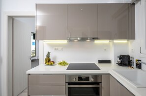 Superior Apartment, Balcony | Private kitchen | Full-sized fridge, oven, stovetop, dishwasher - Elegant Apartments (Naxos)