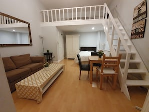 Individually decorated, individually furnished, bed sheets - Studio Apartment in South Kensington 7 (London)