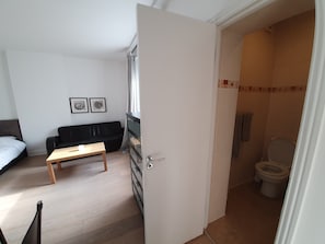 Individually decorated, individually furnished, bed sheets - Studio Apartment in South Kensington 7 (London)