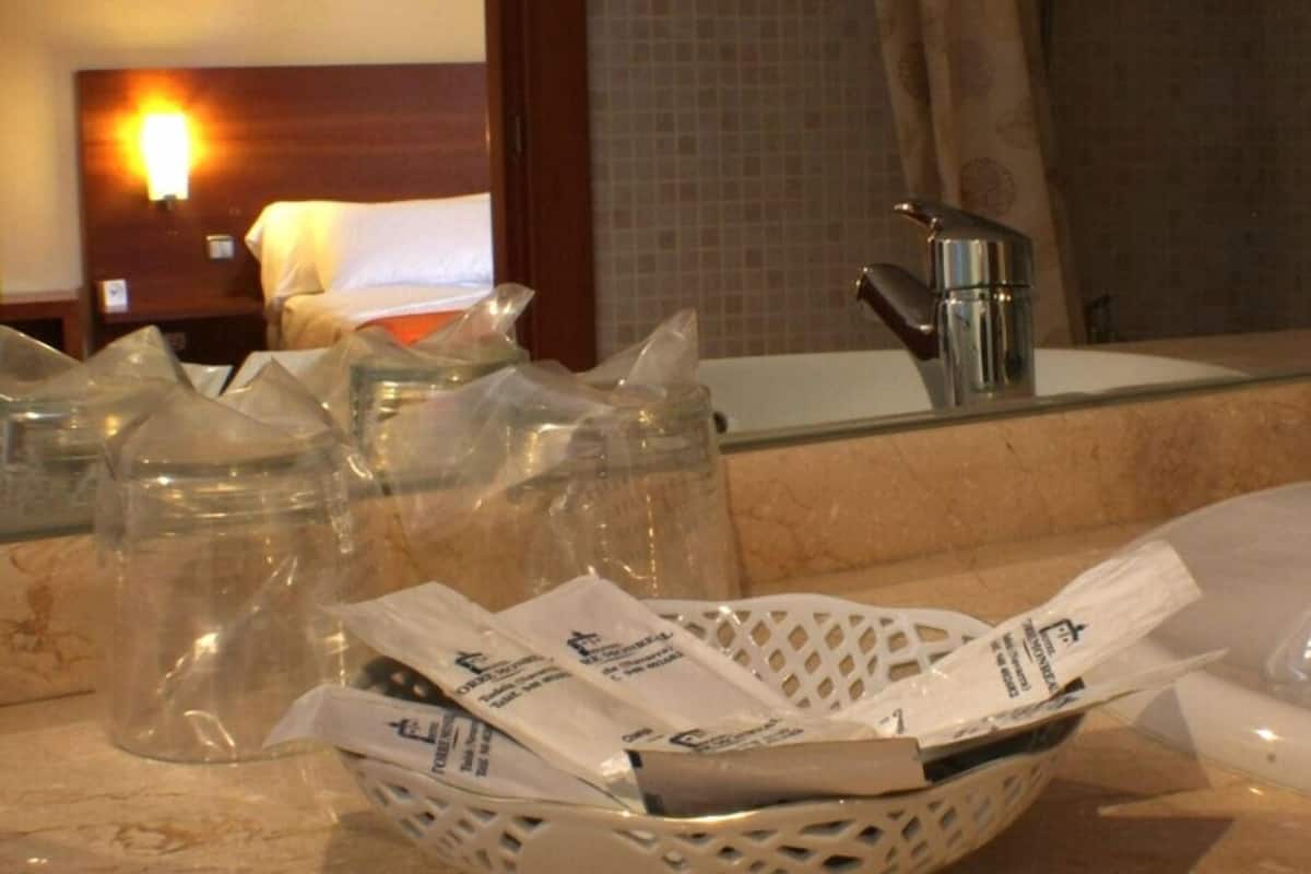 twin room | bathroom sink