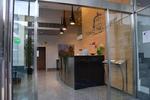 منصة إجراءات تسجيل الوصول/المغادرة