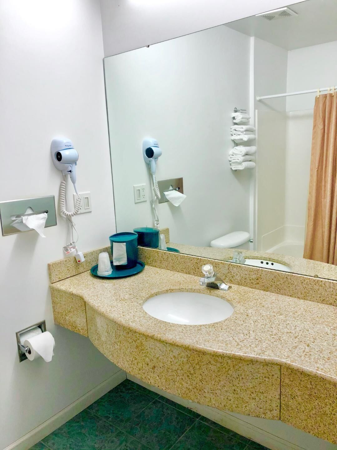 مجففات شعر، مناشف