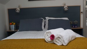 Bộ đồ giường cao cấp, màn/rèm cản sáng, bàn ủi/dụng cụ ủi quần áo 