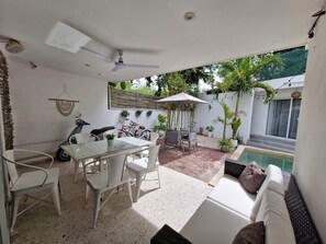 包含每日当地美食早餐