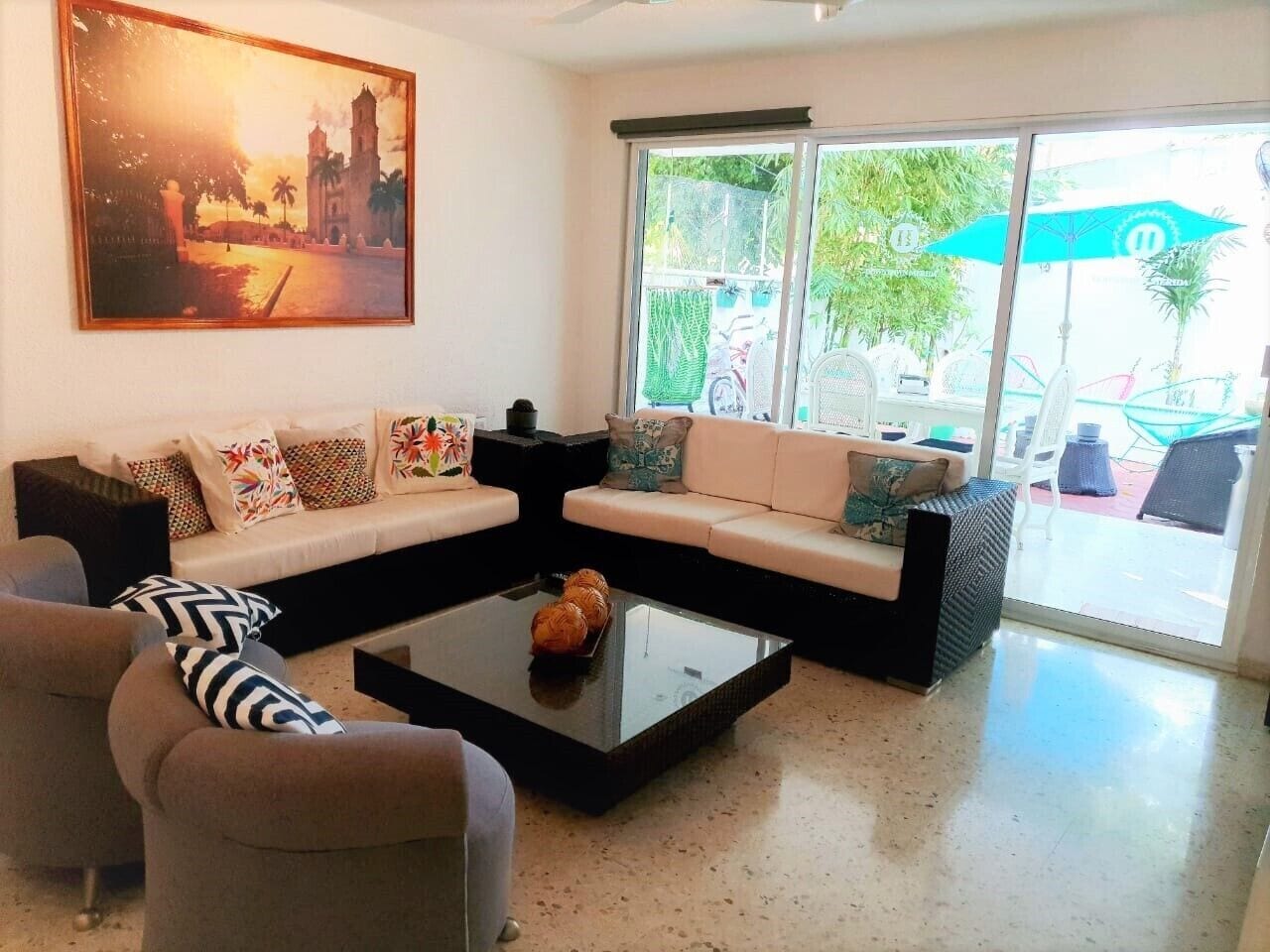 Flat-screen TV, Netflix, streaming services