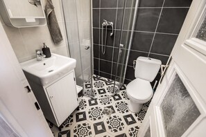 Bathroom - S17- Modern& Quality Apartments (Budapest)